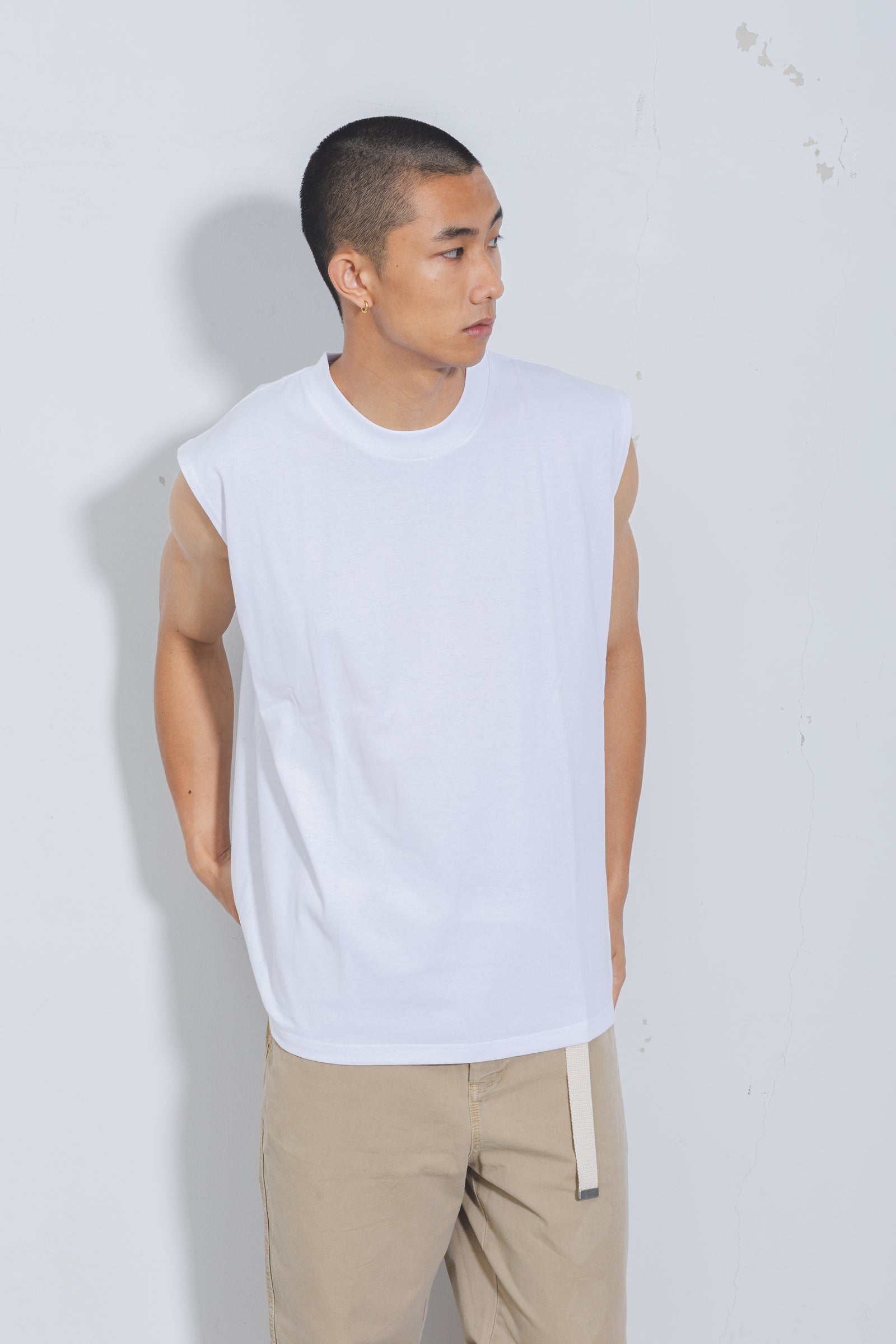 JULIUS ジオメトリックノースリーブカットソー JULIUS ジオメトリック